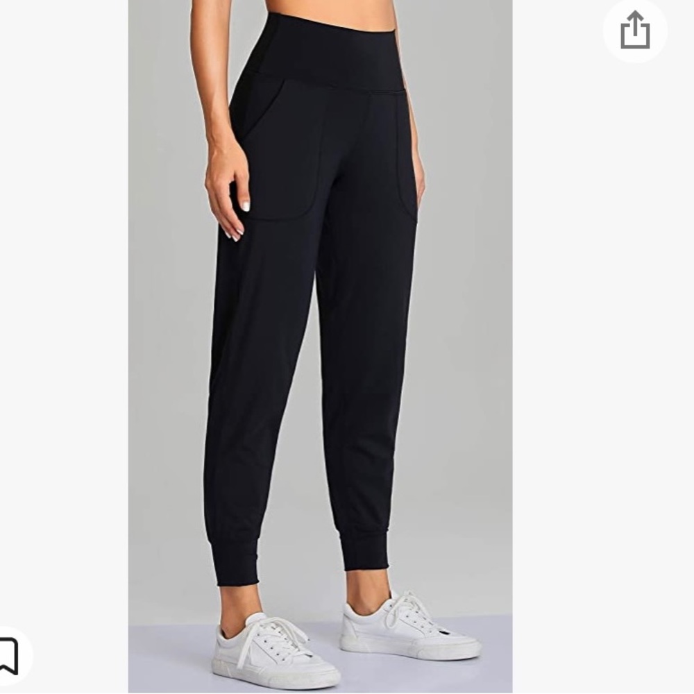 **NEVER WORN** Oalka Women’s High Waist Joggers with pockets